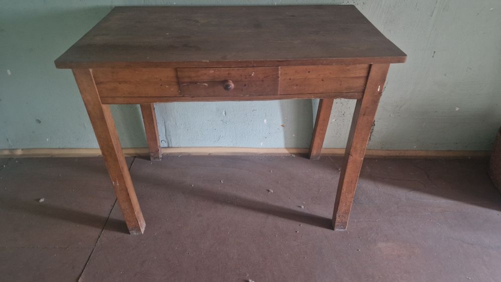 Stary stół kuchenny