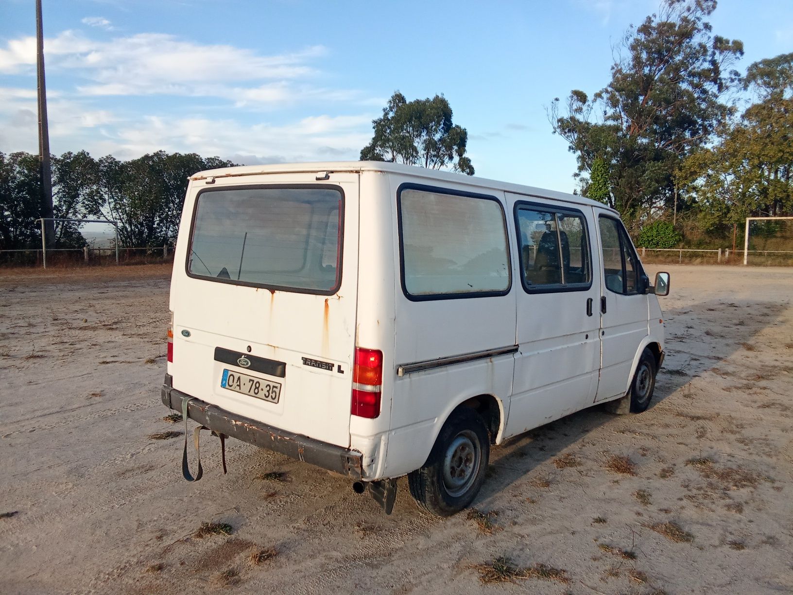 Ford Transit L100 9 lugares