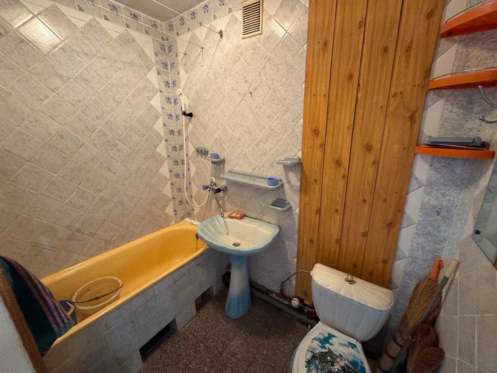 Продаж трикімнатної квартири з індивідуальним опаленням