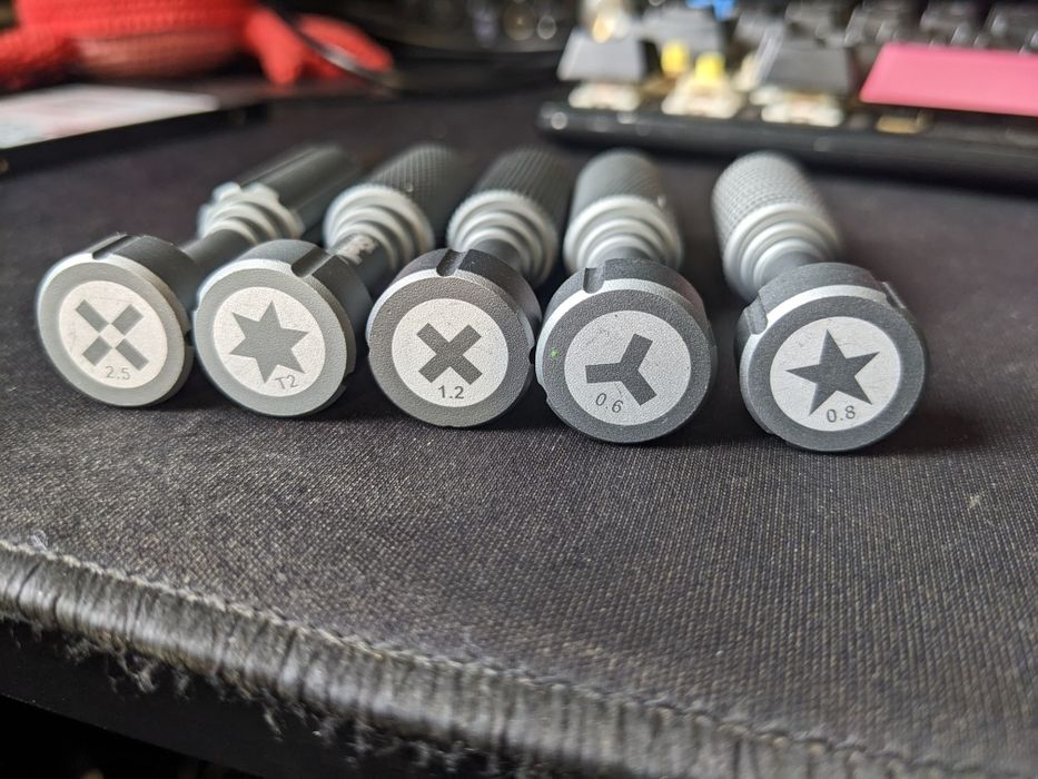 Високоякісні викрутки для розбірки дрібної цифрової техніки