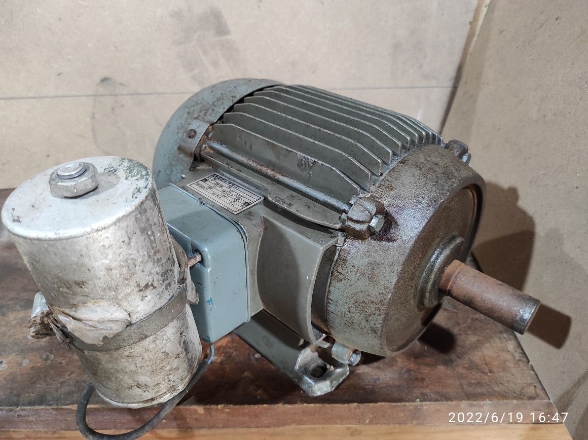 Motor Trifásico AEG