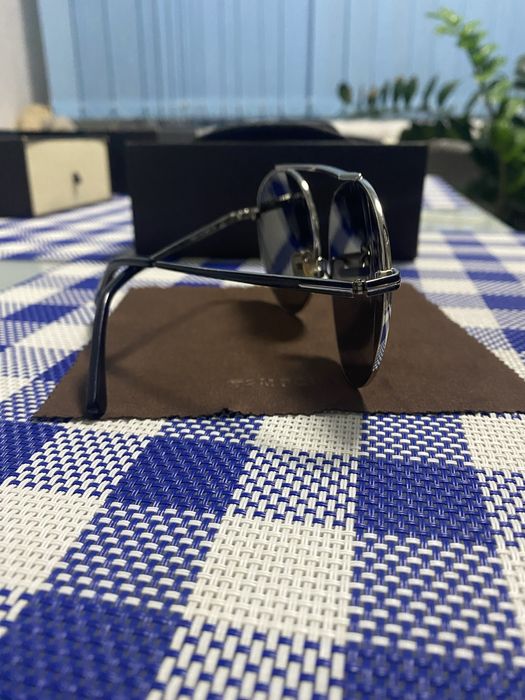 Продам солнцезащитные очки Tom Ford оригинал