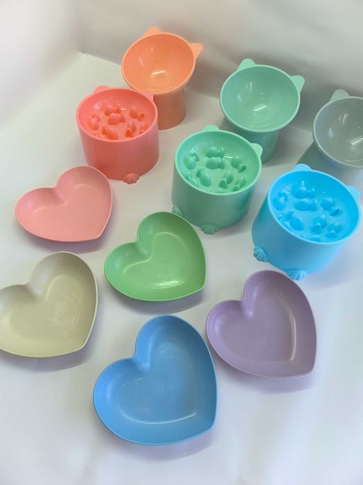 Миска для кота пластик з обмежувачем посуд для котів кошенят