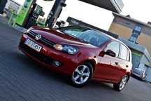 Volkswagen Golf 1.6 MPI Podgrzewane fotele, Multifunkcyjna kierownica, Tempomat