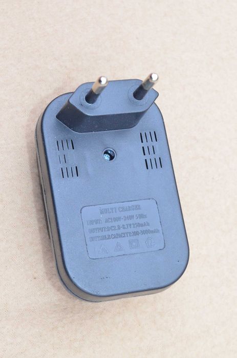 Универсальное зарядное устройство жабка крабик для аккумуляторов 3,7 в