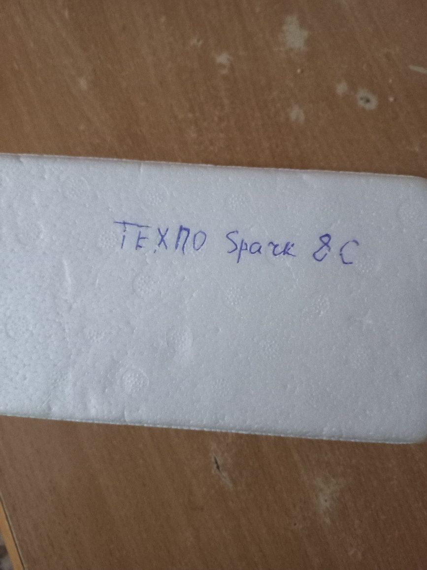 Скло длятелефона Техно Спарк 8 С