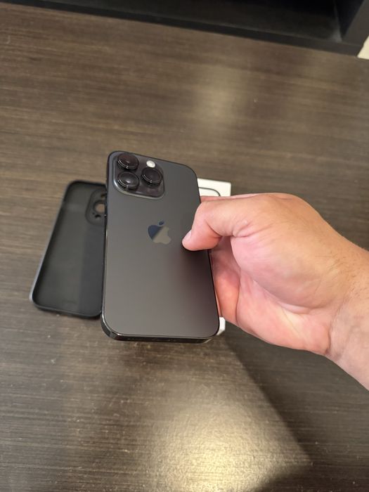 iPhone 14 Pro como novo. Mostro em mãos em Viana do Castelo