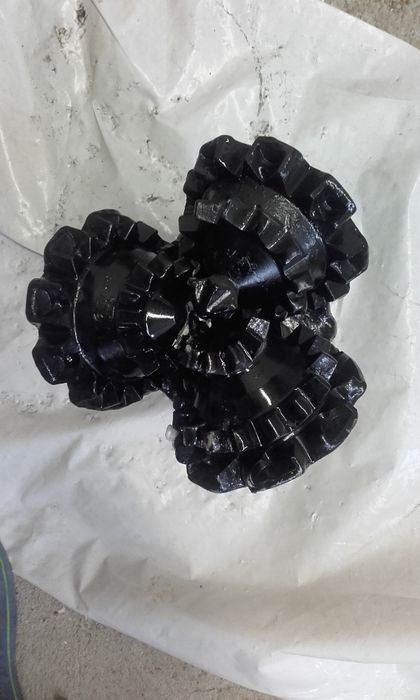 Gryzer wiertniczy 143 ,215.9/311/350