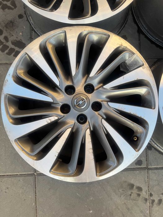 Felgi aluminiowe 7.5Jx18H2 ET37 5x110 Opel Vectra Zafira Astra Merivo