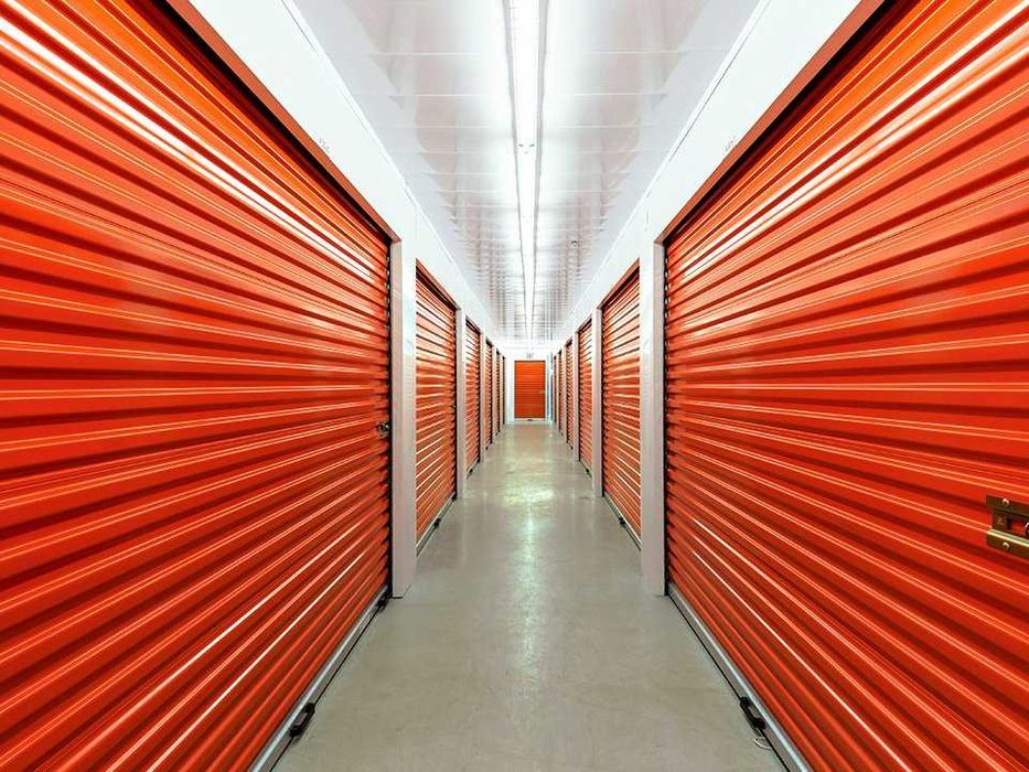 Склад для хранения вещей ячейка, кладовка, контейнер, бокс аренда