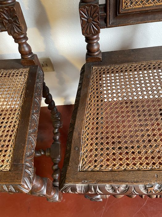 Espelho com moldura de madeira maciça