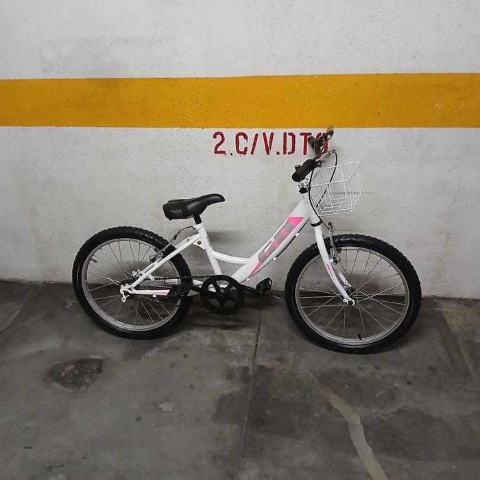 Bicicleta nova aro 14 para meninas nova sem uso