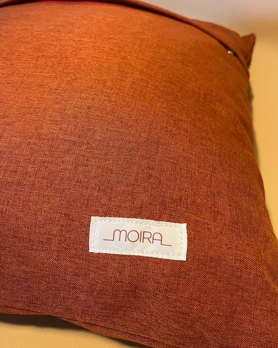 Almofada decorativa Moira, inspirada na forma e cor de folhas