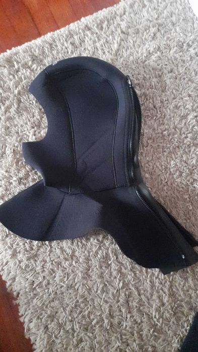 Equipamento completo de mergulho: fato 7mm, botas, máscara e saco.