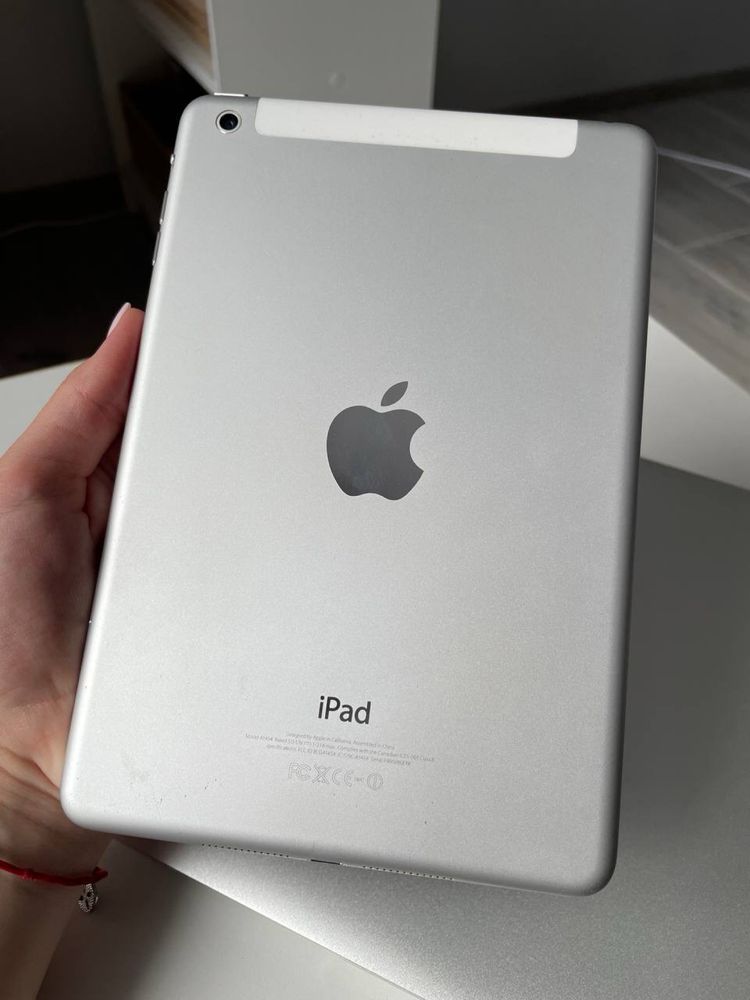 Продам MacBook Air 13 + iPad Mini