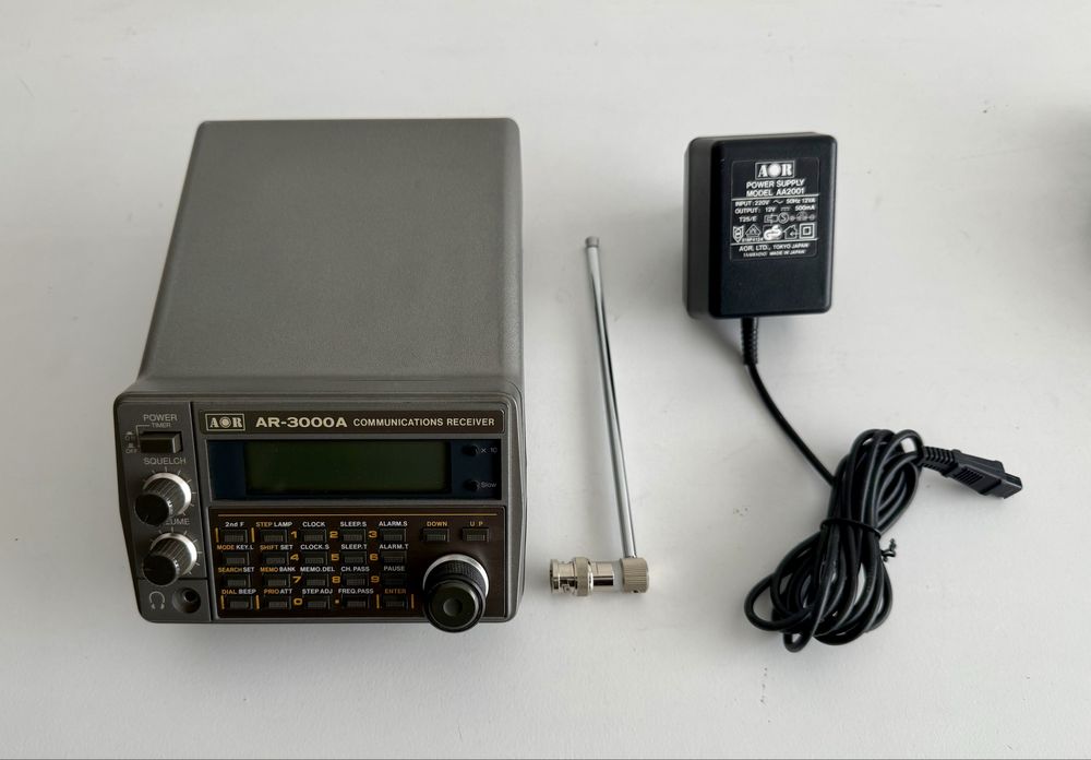 Receptor de comunicações AOR AR3000A muito estimado