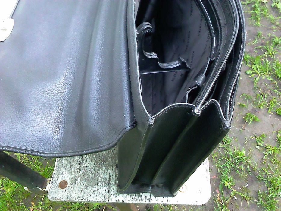 Продаю кожанный портфель " NERI KARRA "