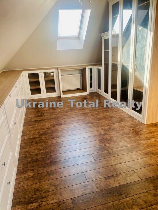 Васильків! Чудовий будинок з ремонтом 240м2 + 15сот! Вул. Михайлівська