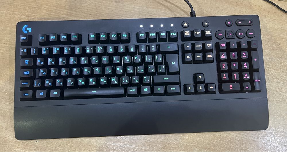 Продам Logitech g213