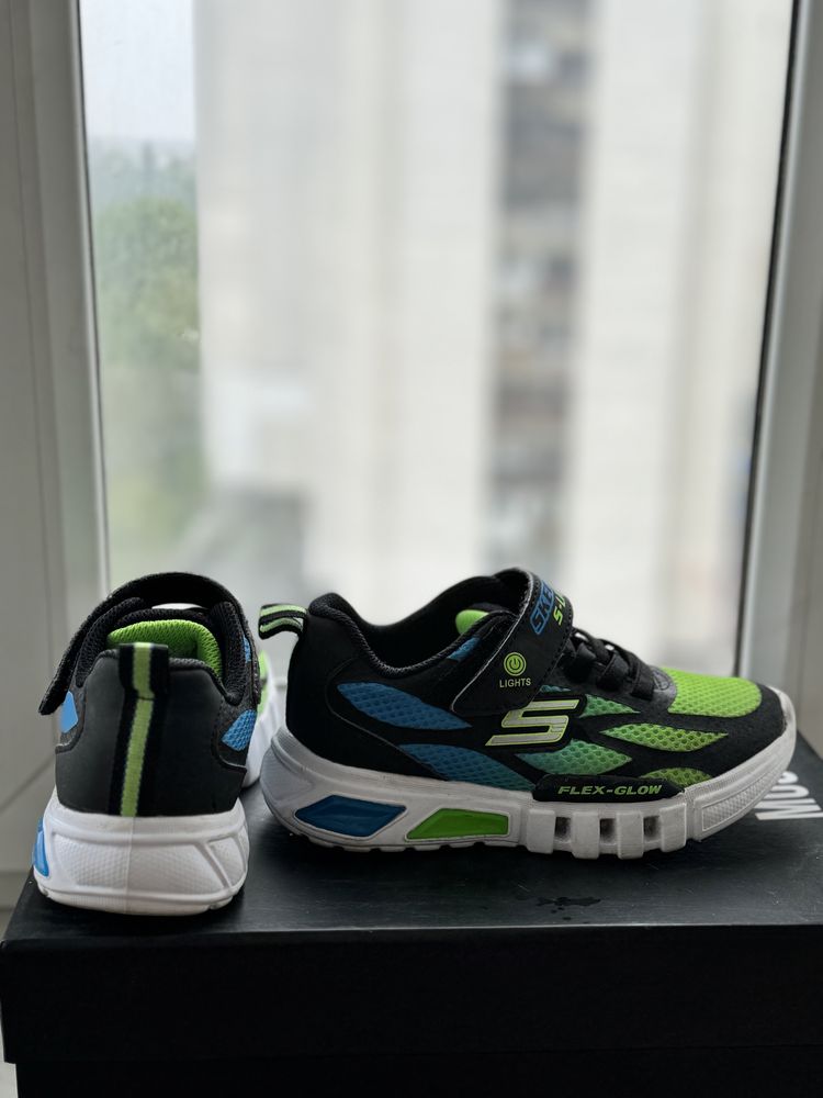 Кросівки Skechers 28.5