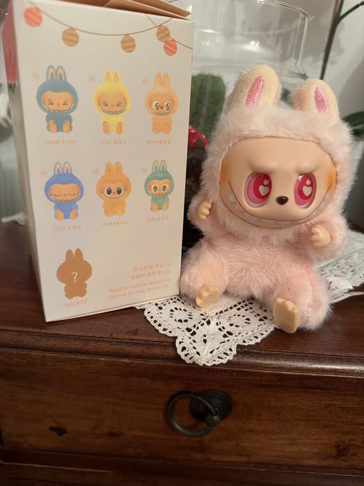 Labubu Have A Seat ,Rosa, totalmente novo .