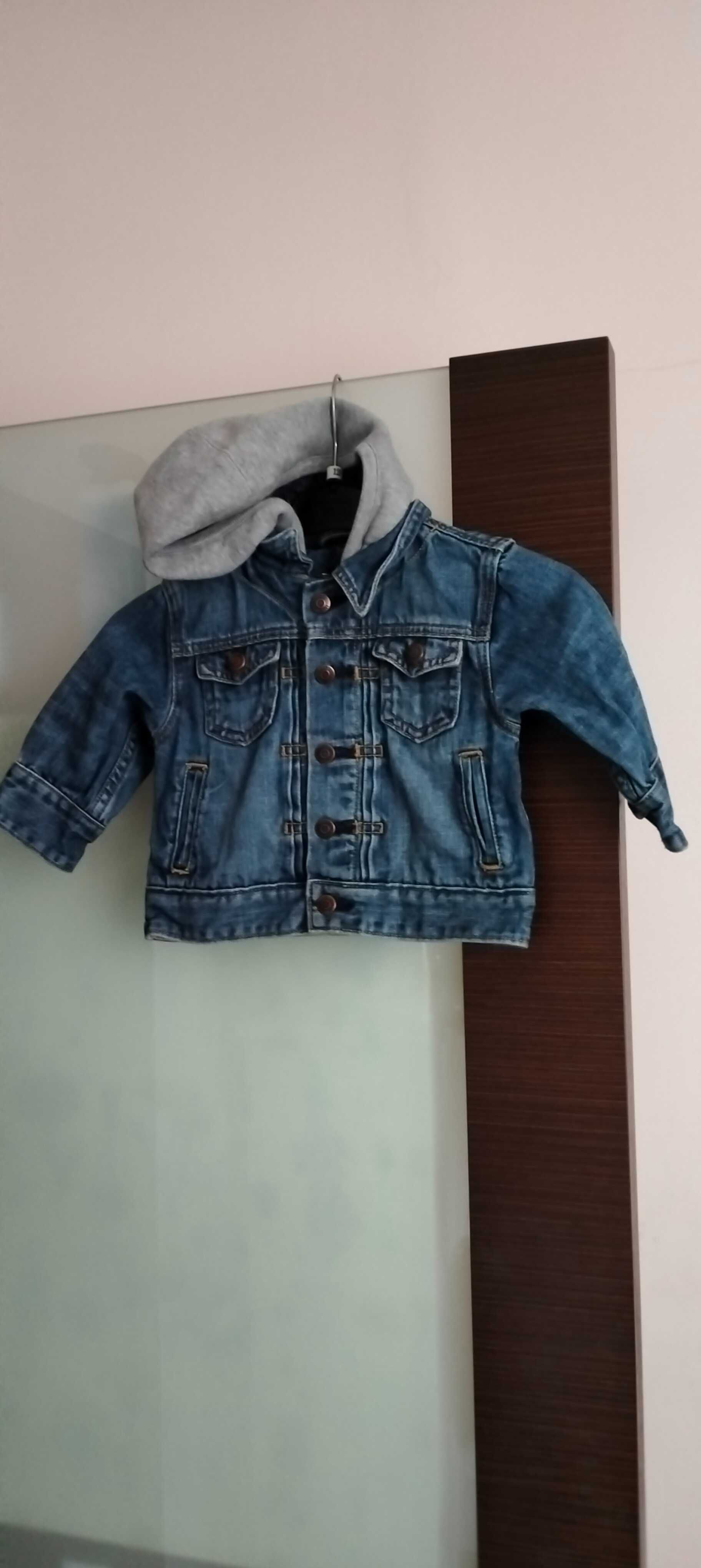 chłopięca jeansowa kurtka marki Gap Baby rozmiar 12-18 miesięcy