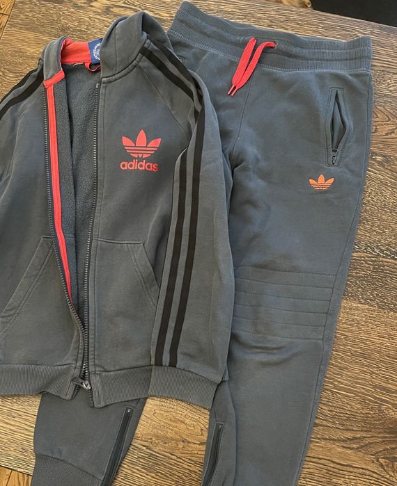 Oryginalny dres chłopięcy Adidas Originals, rozmiar 140