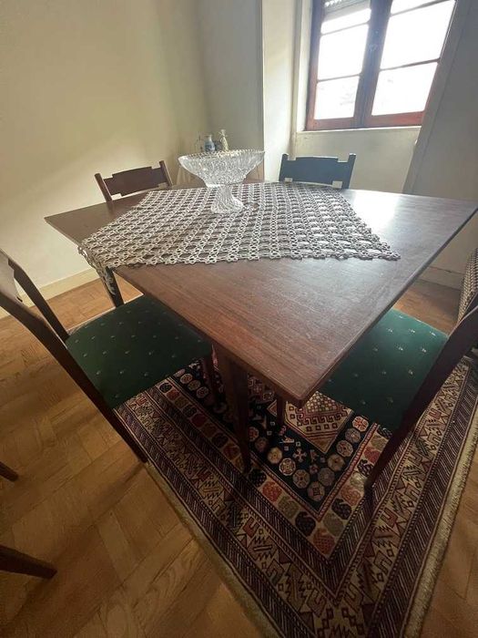 Mesa de Sala de Jantar (anos 70) e cadeiras