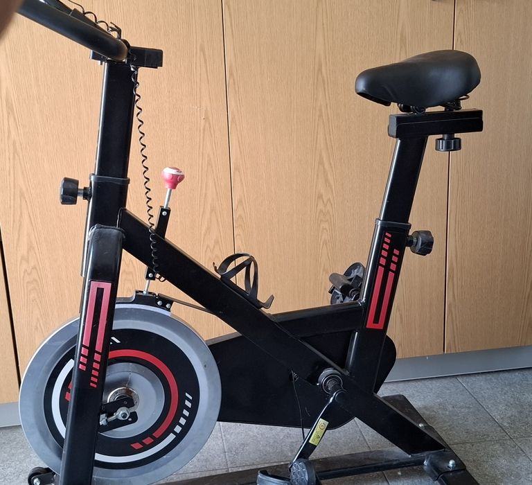 Vende se bicicleta estática