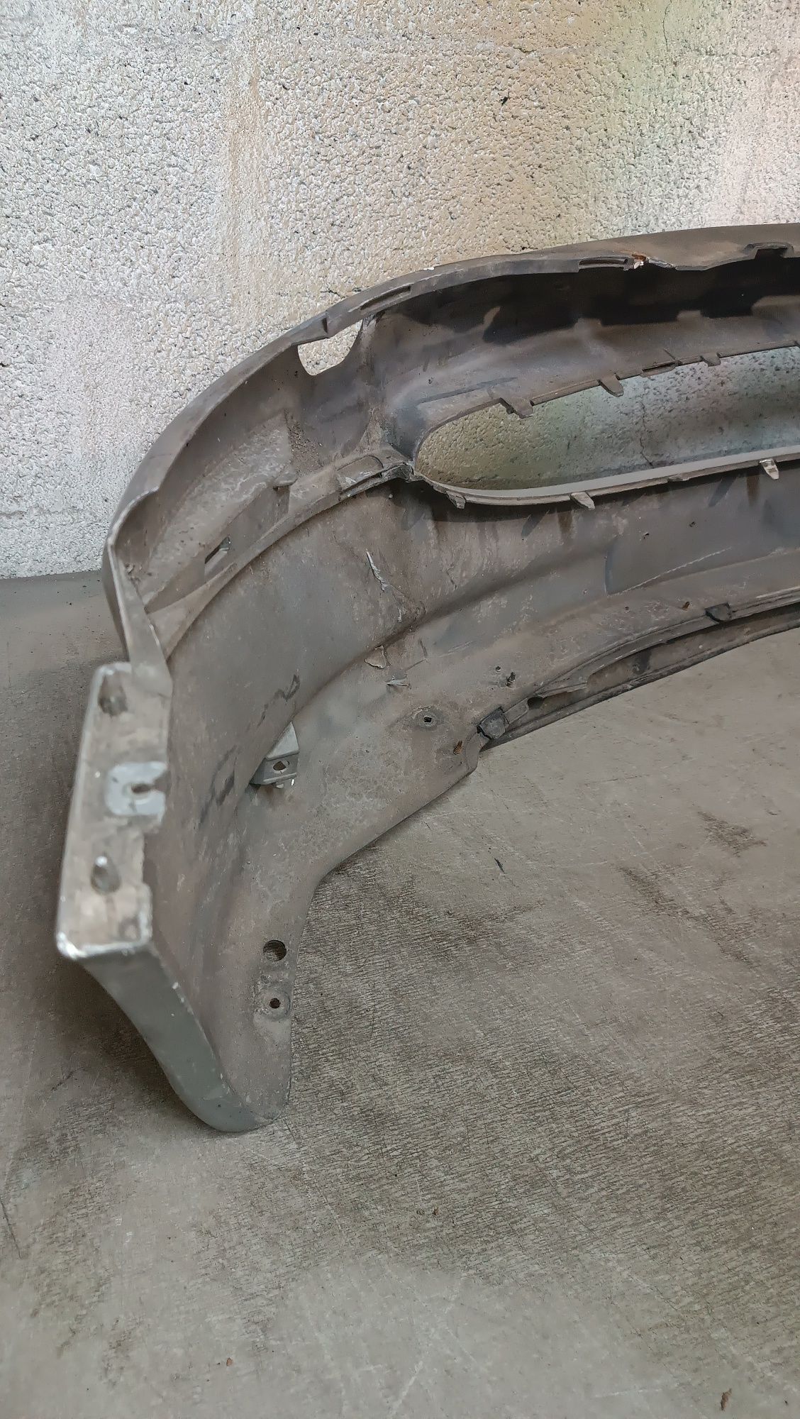 Vendo parachoque de frente Peugeot 206 HDI ano 2001/02