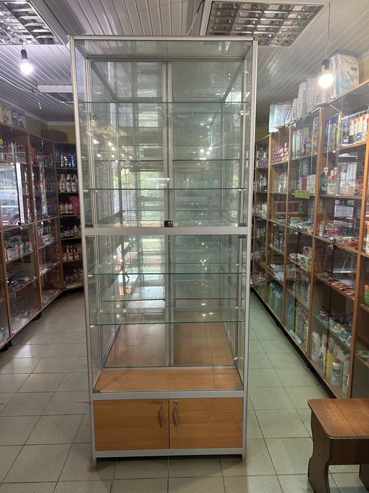 Продам торгівельні вітрини