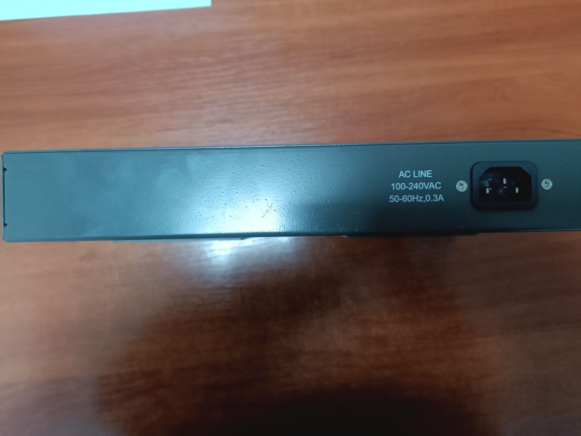 Продам коммутатор D-Link DES-1016D