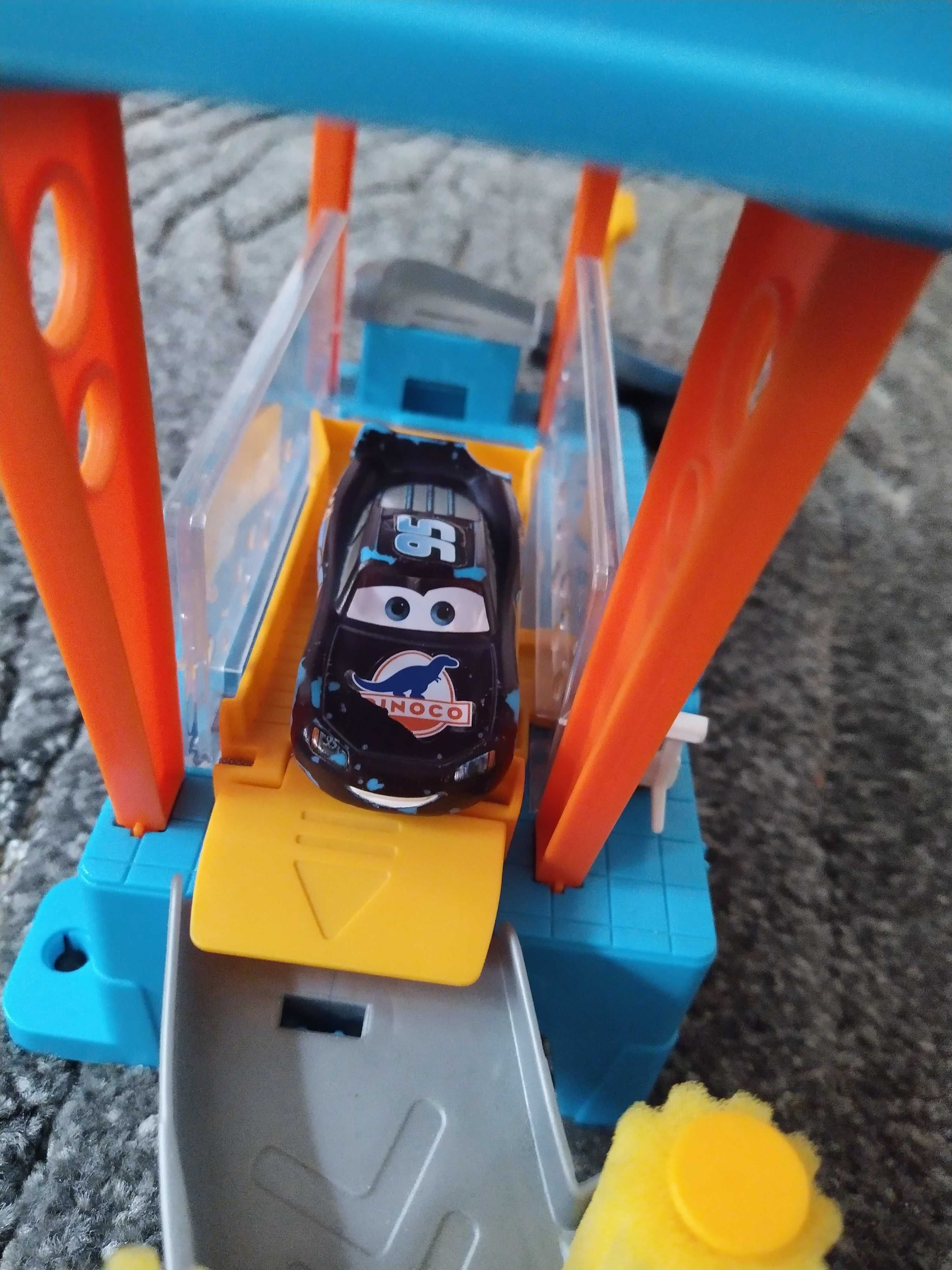 Auta Cars - MYJNIA SAMOCHODOWA DINOCO - Disney/Pixar Mattel