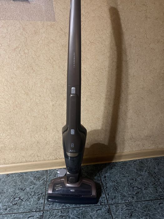 Аккомуляторный пылесос AEG