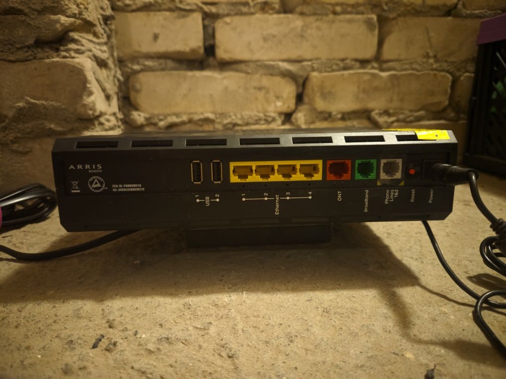 Arris BGW210-700 Bramka szerokopasmowa modem WiFi