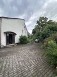 Продаж квартири з власним подвірям в Центрі