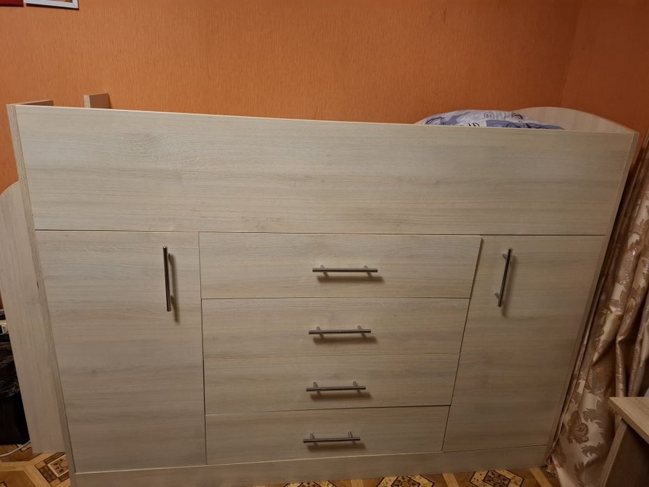 Продам ліжко з комодом та матросом на драбині.
