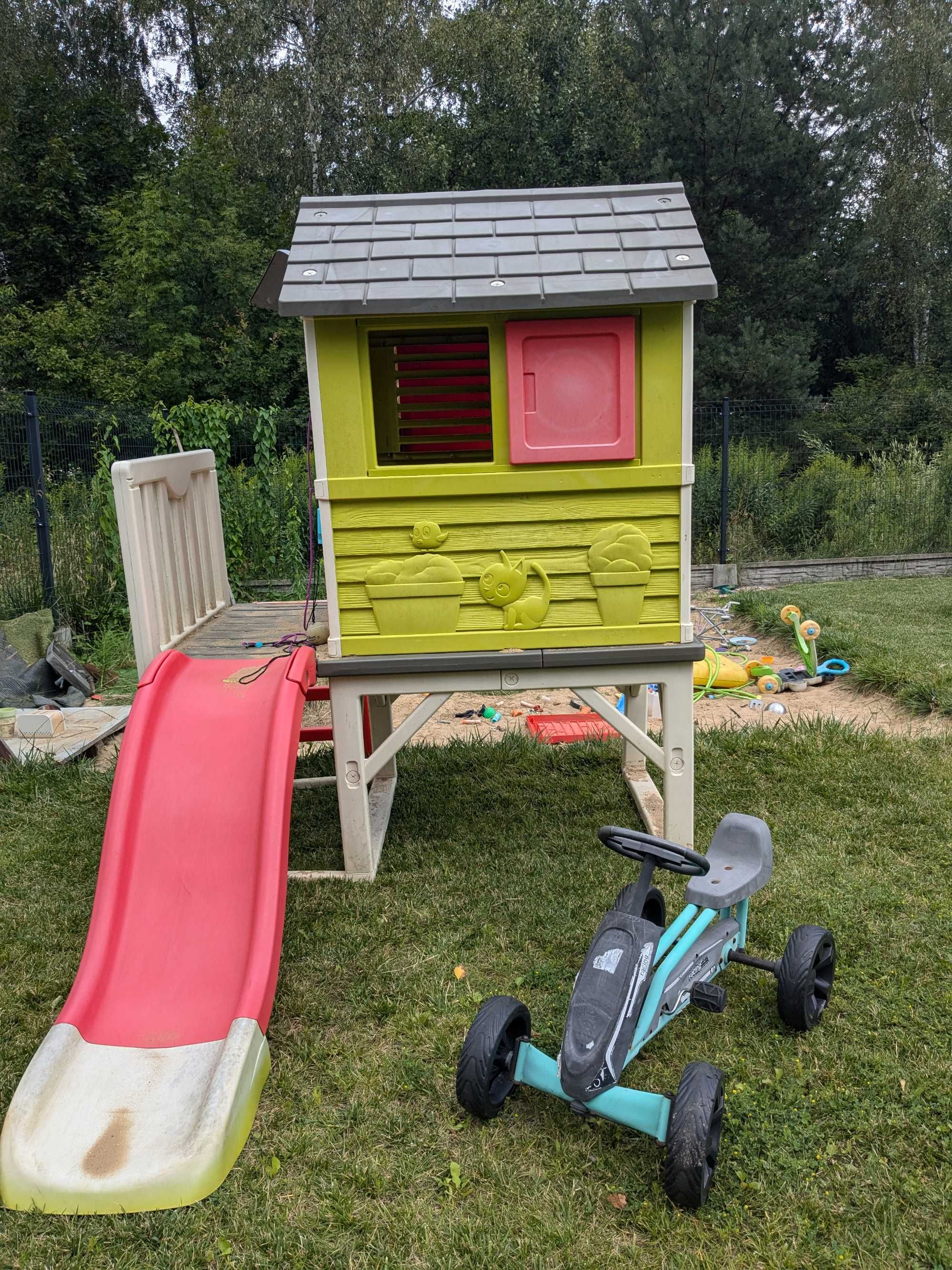 Domek ze zjeżdżalnią Smoby