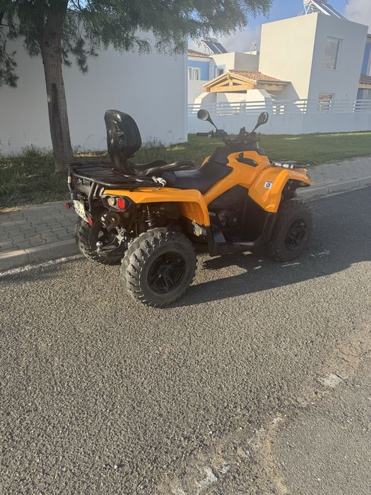 Moto 4 Can Am 570 como nova