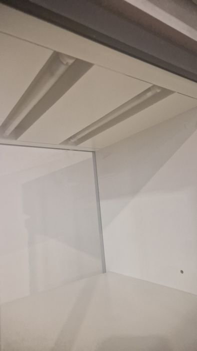 Expositor de loja com iluminado