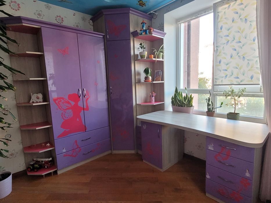 Дитячі меблі для дівчинки