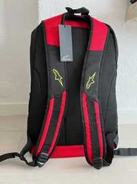 Mochila mota Alpinestars NOVA GFX 17,2 Lts. Pr/Verm (cabe PC 16")