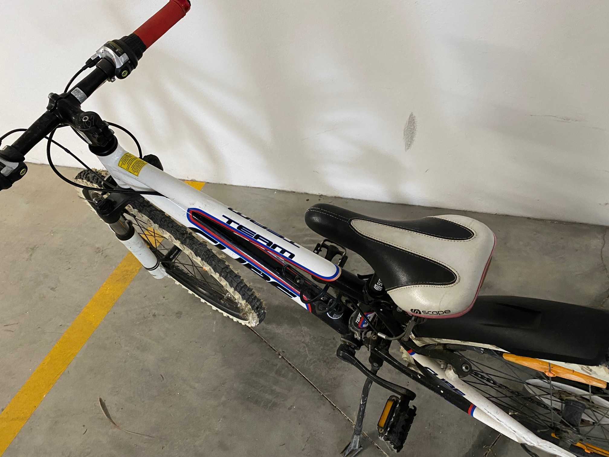 Mountainbike CUBE 24" para crianzas