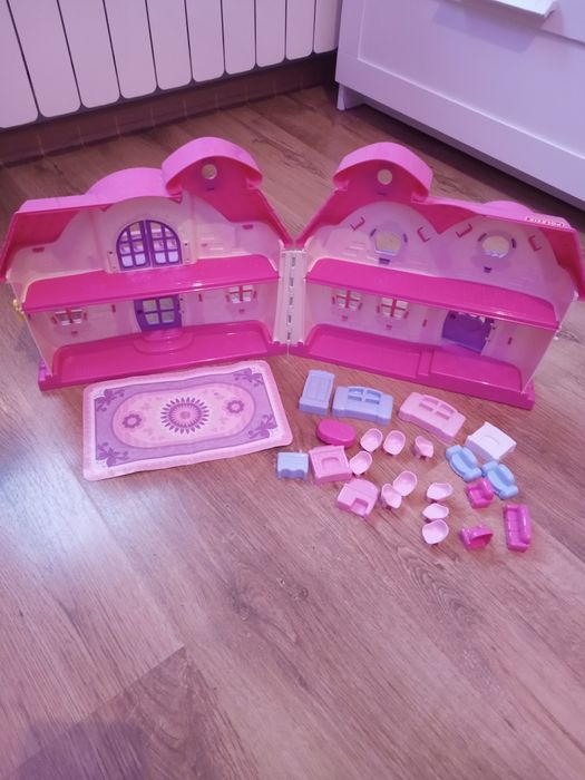 Domek dla lalek z mebelkami