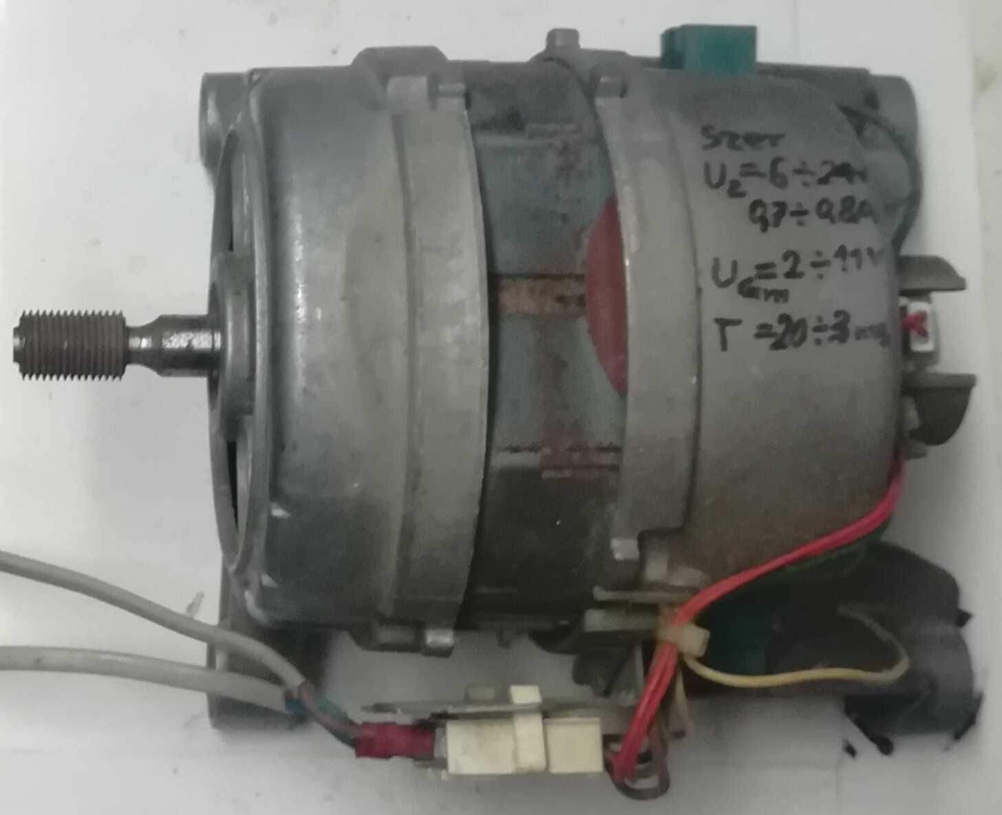 Silnik elektryczny komutatorowy z urządzenia AGD.