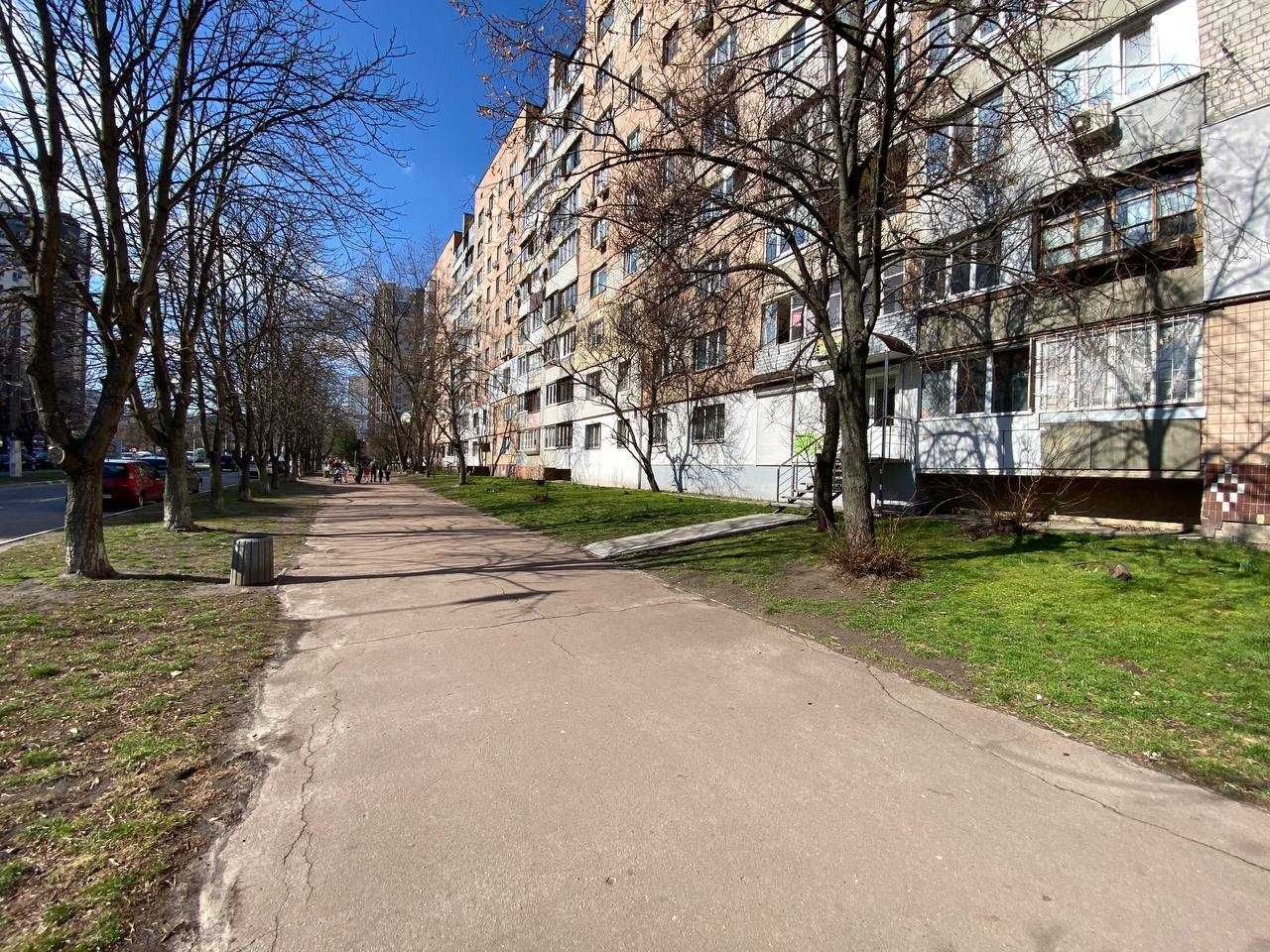 Фасад!Без % пр-т Шевченко 7 Вишгород центр офіс магазин Сільпо Новус