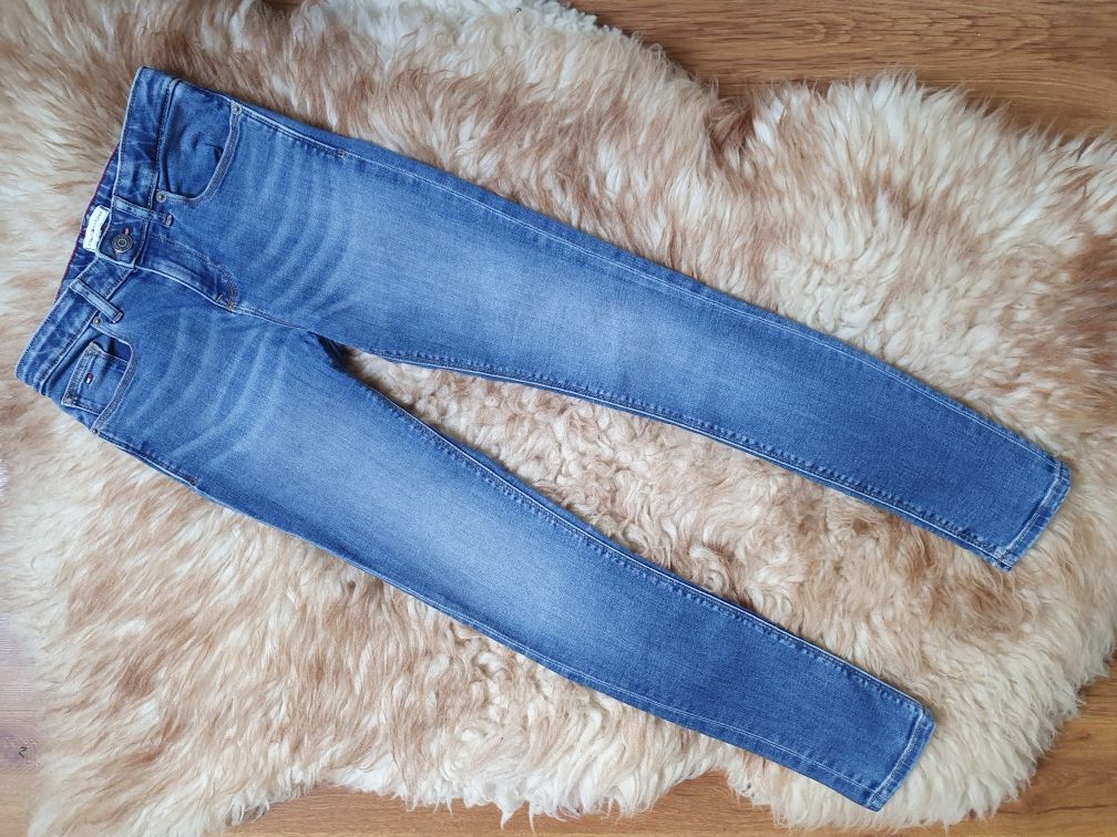 Klasyczne spodnie jeansowe rurki Tommy Hilfiger 152