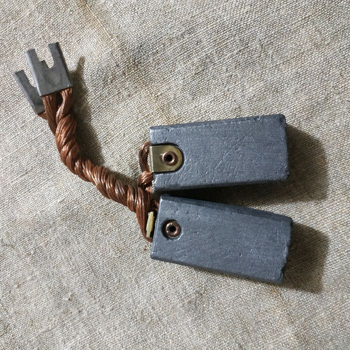 Щетки графитовые большие для бк 401, 402, 403