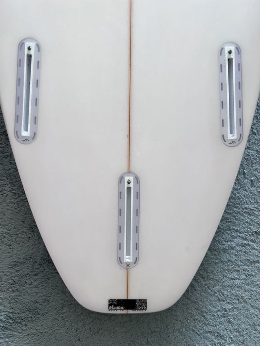 Prancha de Surf JS Golden Child 6’0 1/2 // 29,8L (Kanoa Igarashi)