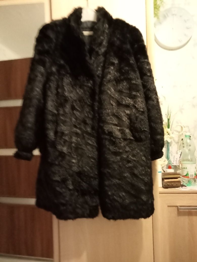 Piękne sztuczne futerko czarne damskie